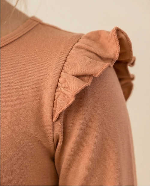 Vestido de manga larga con detalle de bambú y encanto de madera de haya